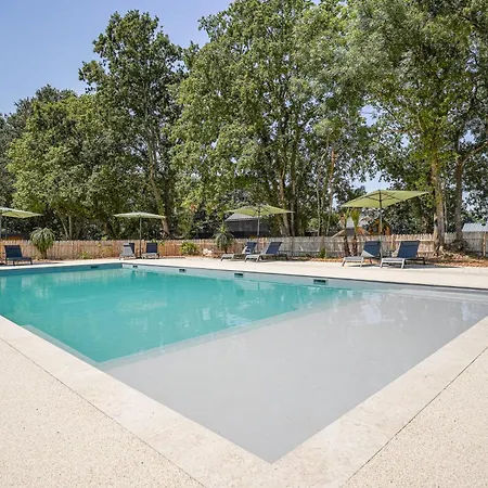 N°5, Piscine Commune, 2 Nesmy